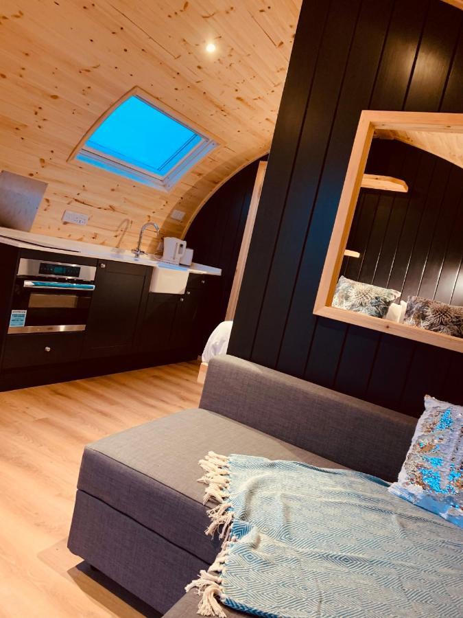 Thistle Pod Farm Stay With Hottub Sleeps 2 Galston  Екстериор снимка