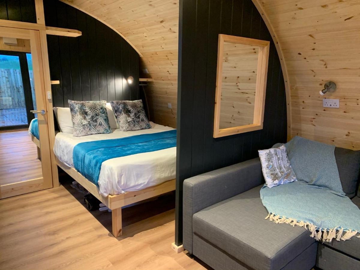 Thistle Pod Farm Stay With Hottub Sleeps 2 Galston  Екстериор снимка