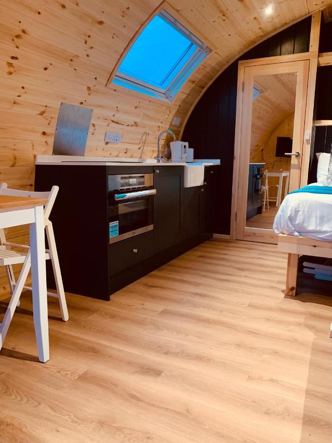 Thistle Pod Farm Stay With Hottub Sleeps 2 Galston  Екстериор снимка