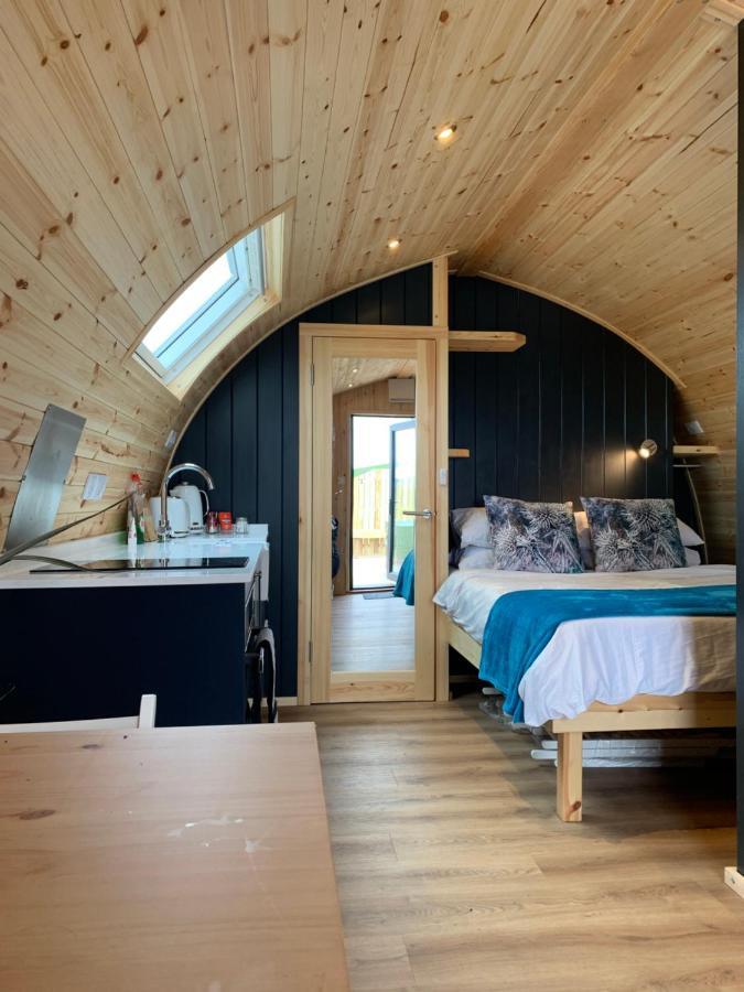 Thistle Pod Farm Stay With Hottub Sleeps 2 Galston  Екстериор снимка
