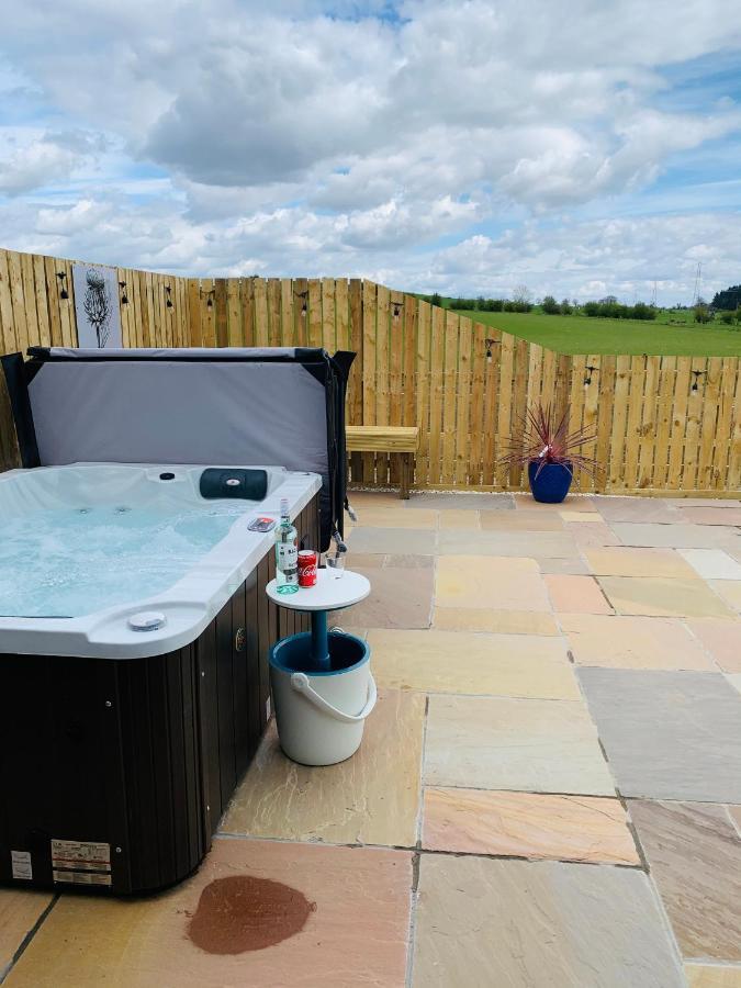Thistle Pod Farm Stay With Hottub Sleeps 2 Galston  Екстериор снимка