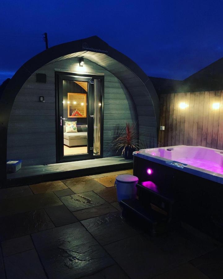 Thistle Pod Farm Stay With Hottub Sleeps 2 Galston  Екстериор снимка